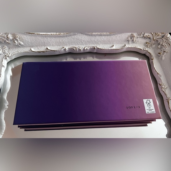 ĀTHR MoonLight Crystal Eyeshadow Palette💜 - Picture 4 of 12